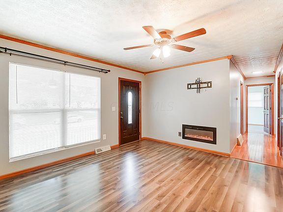 4th image of 233 Mistletoe Ct