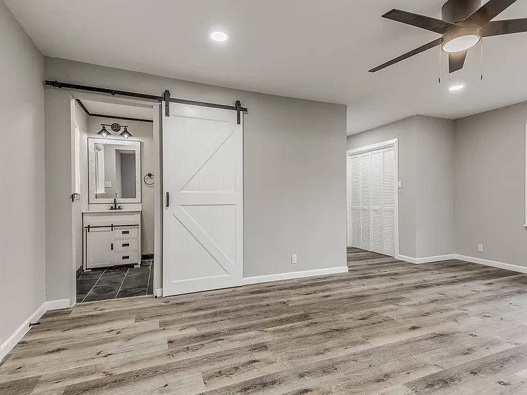 349 SE Rockwood Ave — Photo 19