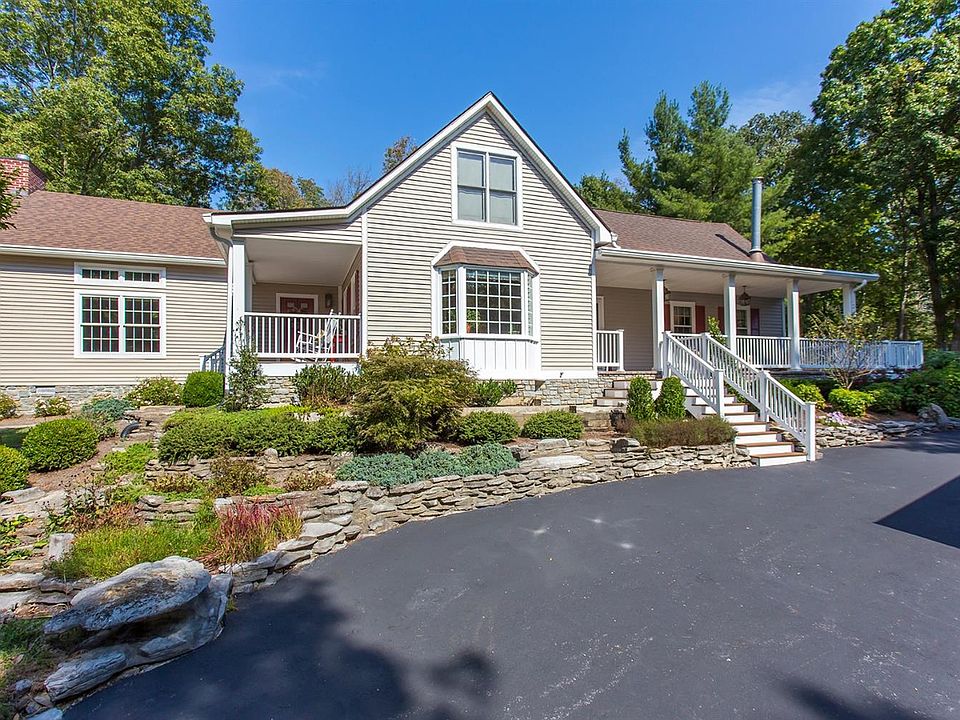 1st image of 2225 McGee Ln