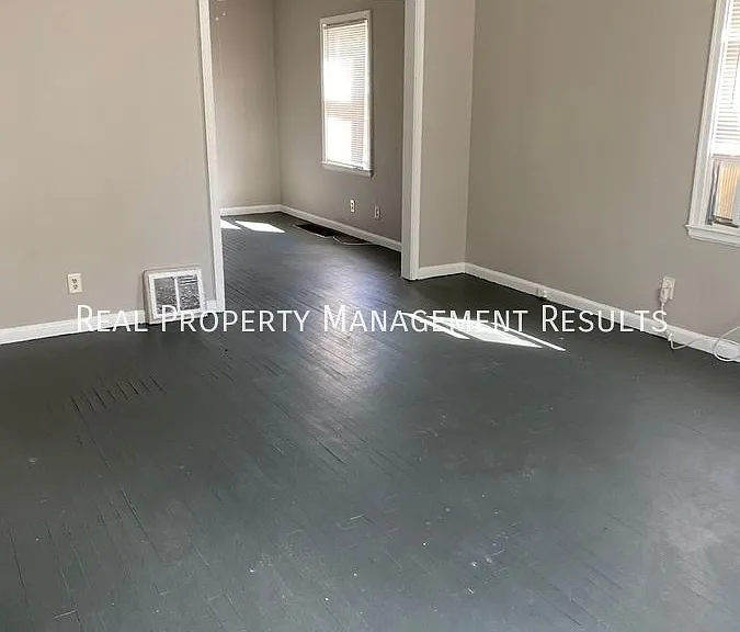 1208 Macarthur Dr — Photo 2