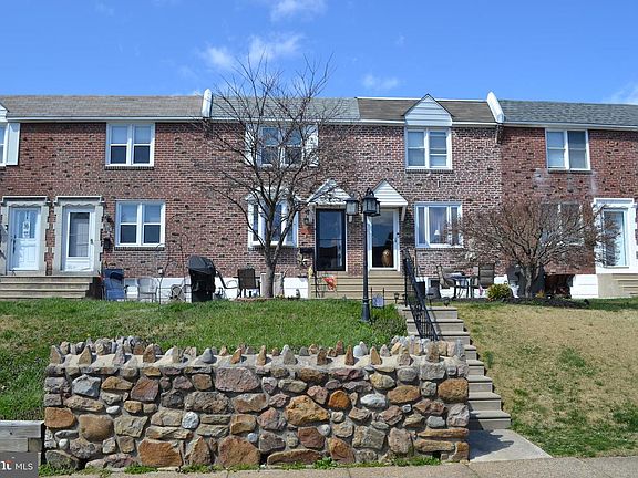 3rd image of 1017 Poplar Ave