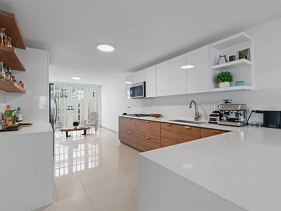 5th image of URB VILLAS DE SAN IGNACIO CALLE SAN EDMUNDO #14