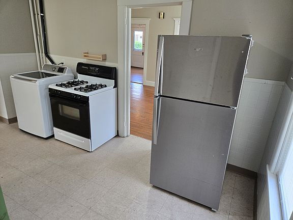 4th image of 36 Woodbine Ave #34