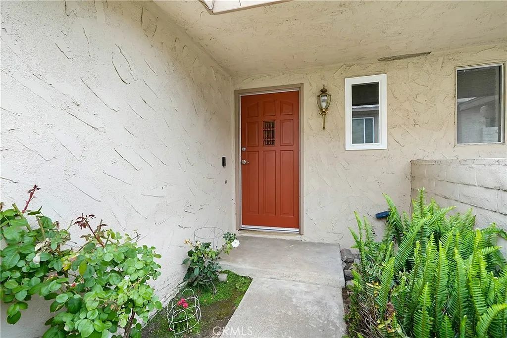 2 bed, 1.5 bath, 966 sqft, $2,100 — Photo 2
