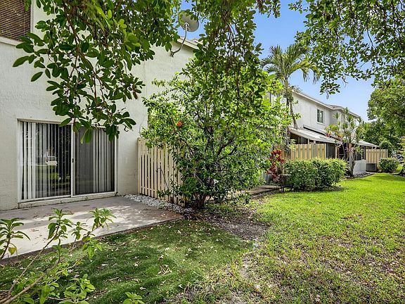 4th image of 4761 SW 14th Place #4761