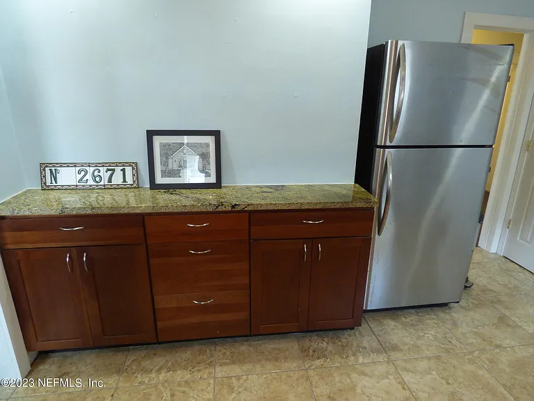 2671 College St — Photo 10