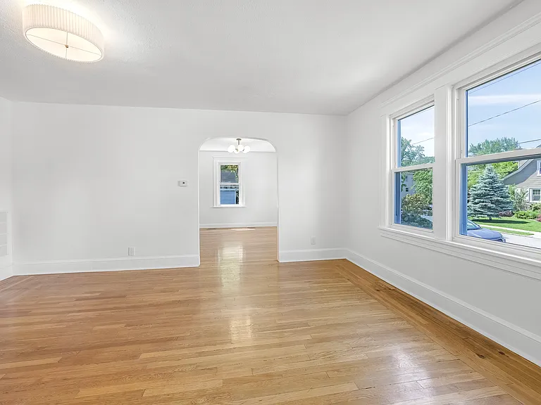 135 E Linden Ave — Photo 11