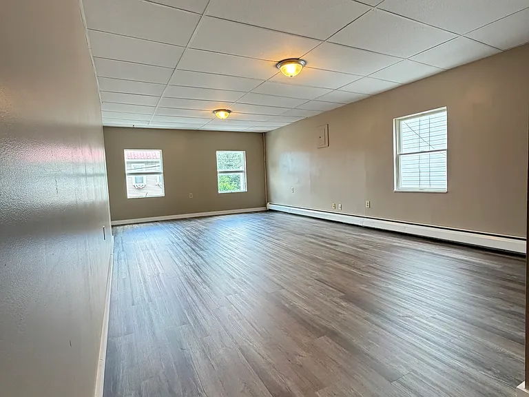 418 Center Ave — Photo 11