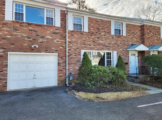 96 Valley Rd APT 18, Cos Cob, CT 06807