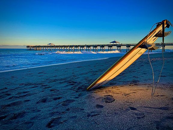 Walk to Juno Beach Pier