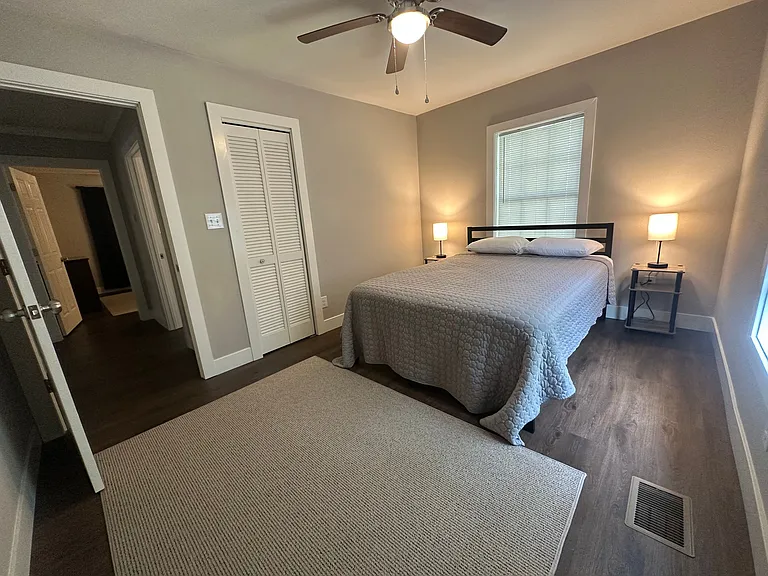 3 bed, 1.0 bath, 1000 sqft, $1,850 — Photo 15