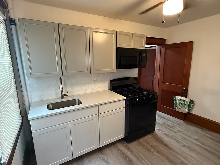 1004 Leeds Ave #1 — Photo 2