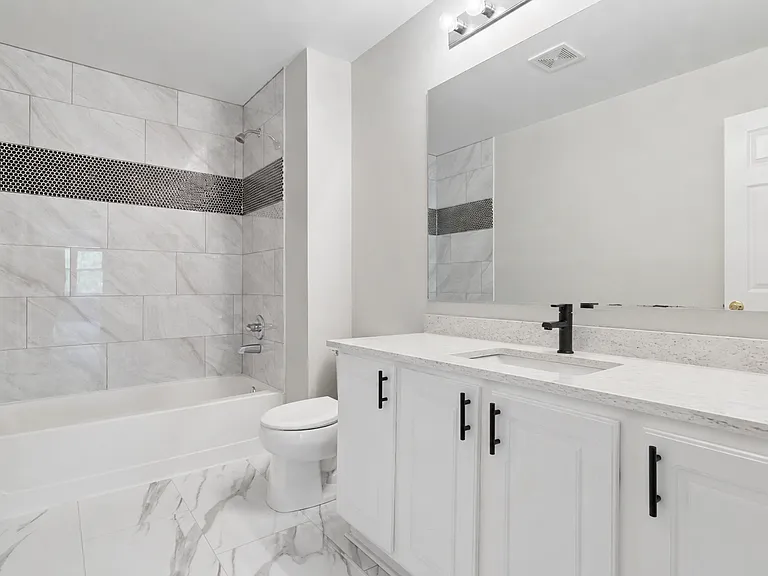 1952 Crenshaw Cir #1952 — Photo 16