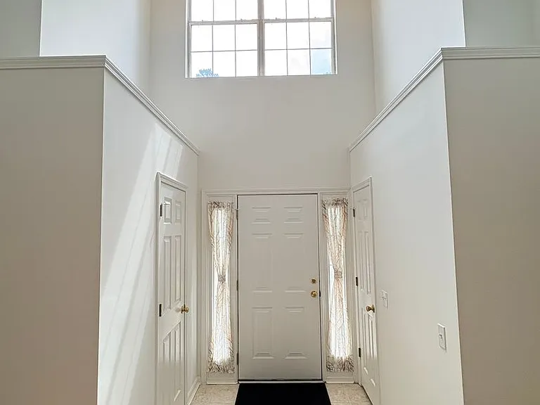 390 Gardners Cir — Photo 3
