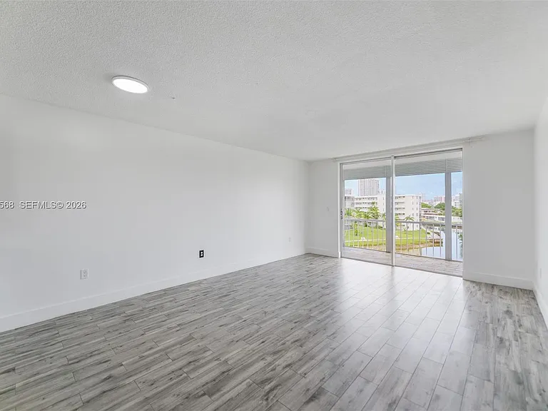 2851 Leonard Dr #J505 — Photo 4