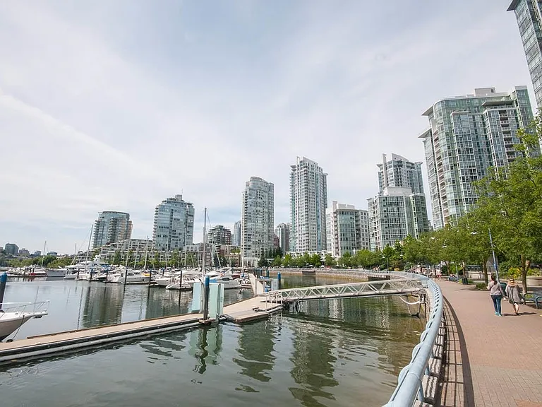 1033 Marinaside Cres #2M — Photo 40