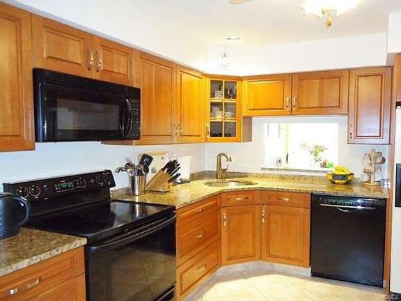 5th image of 65 Deerfield Ln