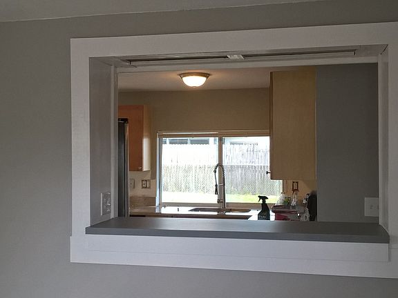 Bar Top on to Kitchen 