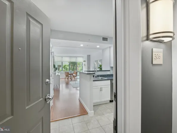 555 Massachusetts Ave NW APT 306, Washington, DC 20001