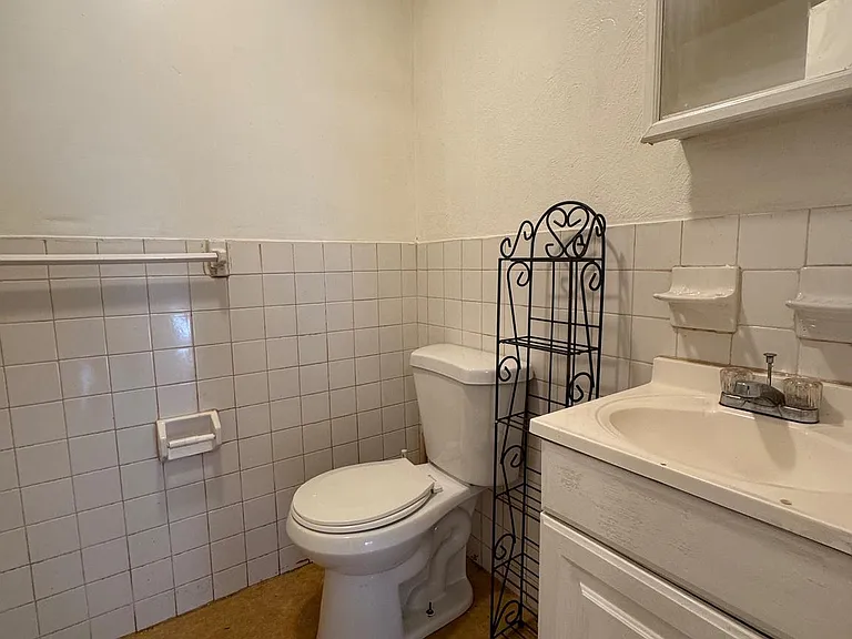 222 Long Ln #2F — Photo 8