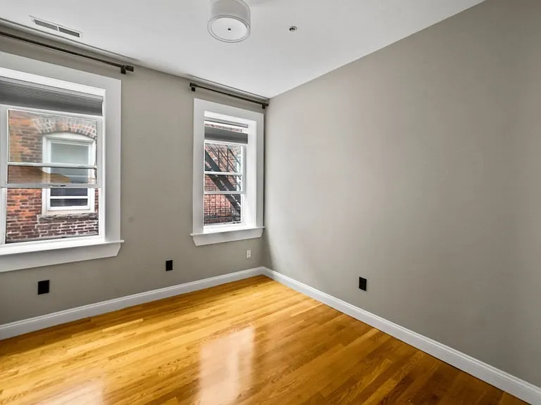 172 Cottage St #5 — Photo 8