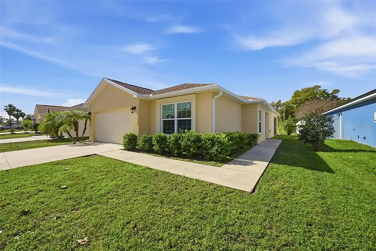 11239 Southwind Lake Dr — Photo 1