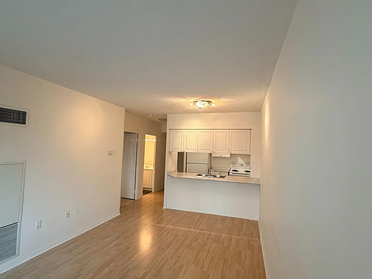 887 Bay St #902 — Photo 9