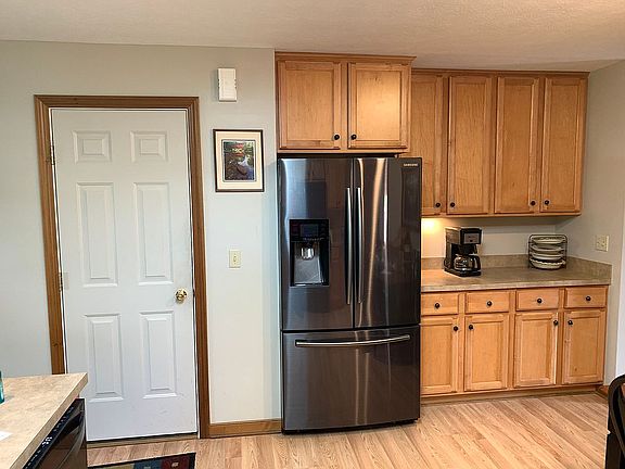 3rd image of 214 Stratford Ave