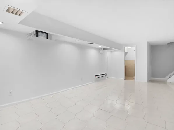 195 Prospect Park West image 7 of 9