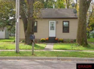 449 E Washington St, Le Center, MN 56057