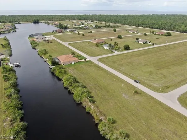 821 NW 33rd Pl, Cape Coral, FL 33993