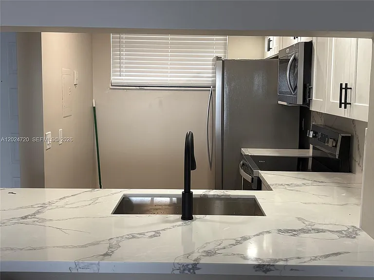 111 Lake Emerald Dr #302 — Photo 16