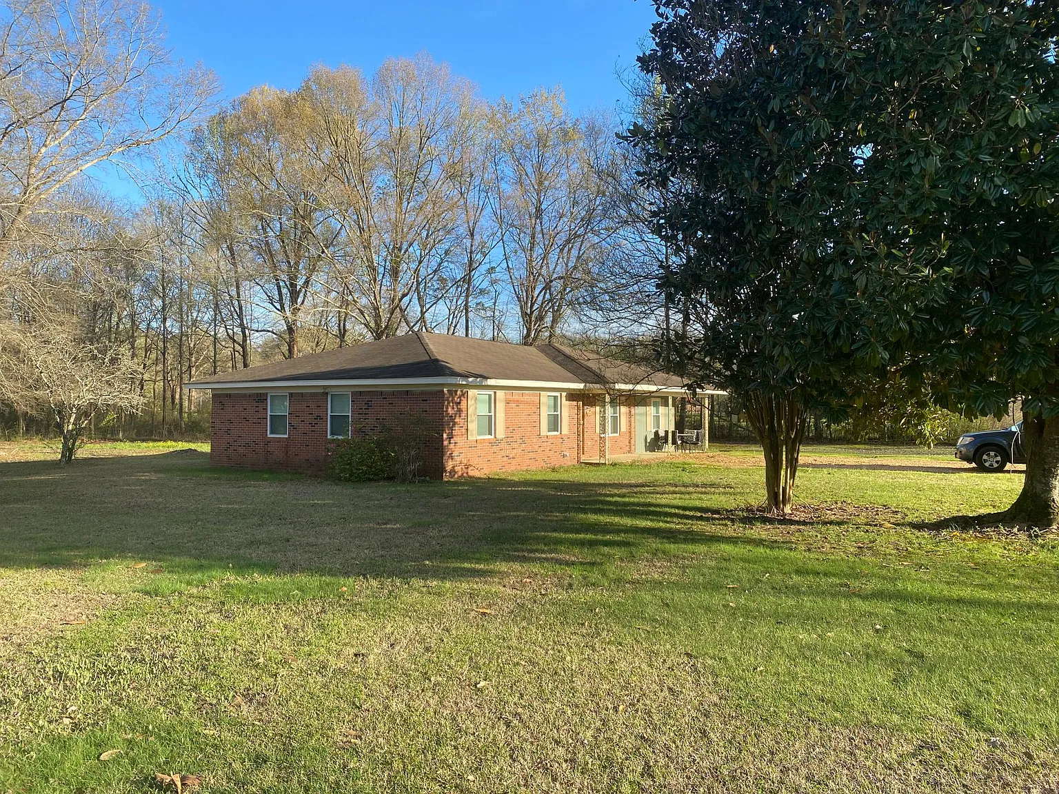 3 bed, 1.5 bath, 1600 sqft, $1,200 — Photo 3