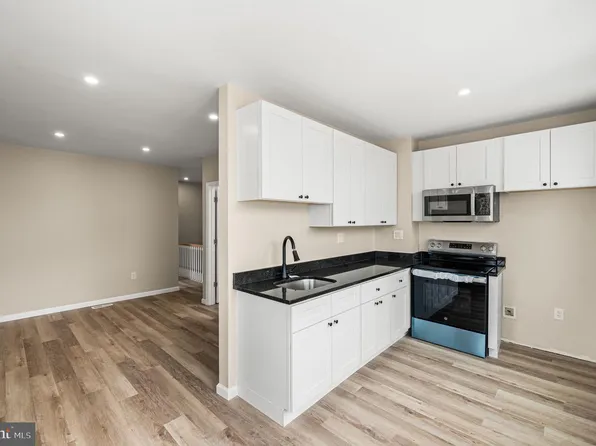 301 W Ruscomb St, Philadelphia, PA 19120