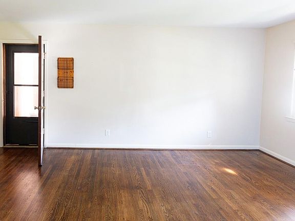 4th image of 3607 Bishop Dr