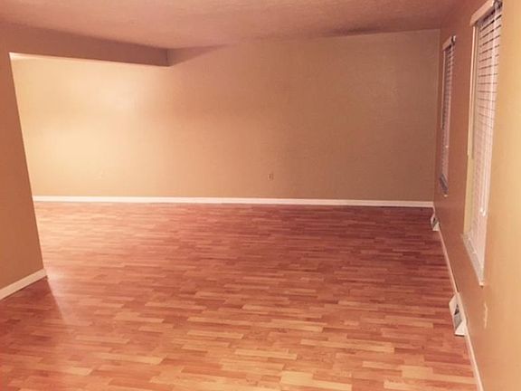 3rd image of 426 Lexington Dr