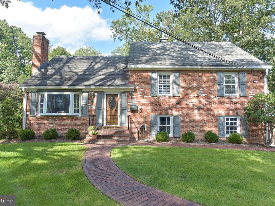 1st image of 822 Empress Ct