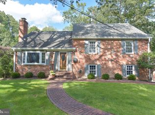 822 Empress Ct, Alexandria, VA 22308