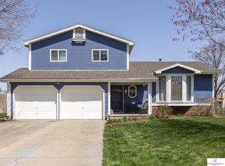 12706 Crown Point Ave, Omaha, NE 68164