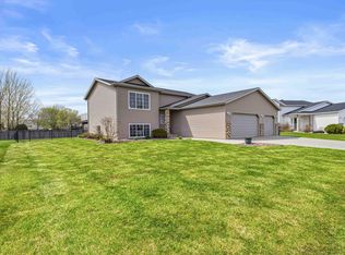 1911 35th Street Cir S, Moorhead, MN 56560