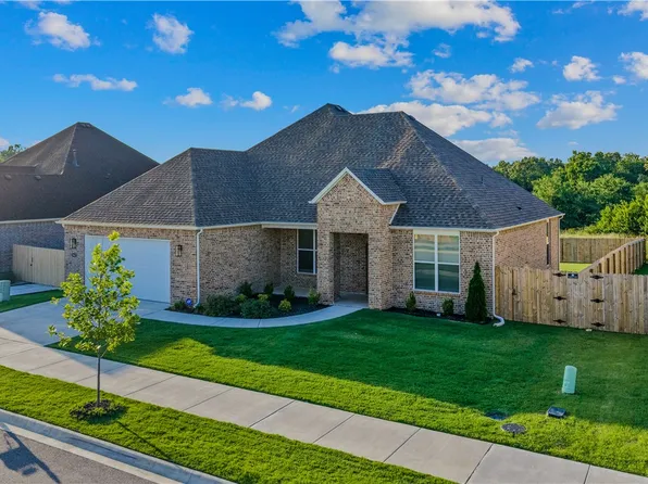 2967 N Grey Squirrel Dr, Fayetteville, AR 72704