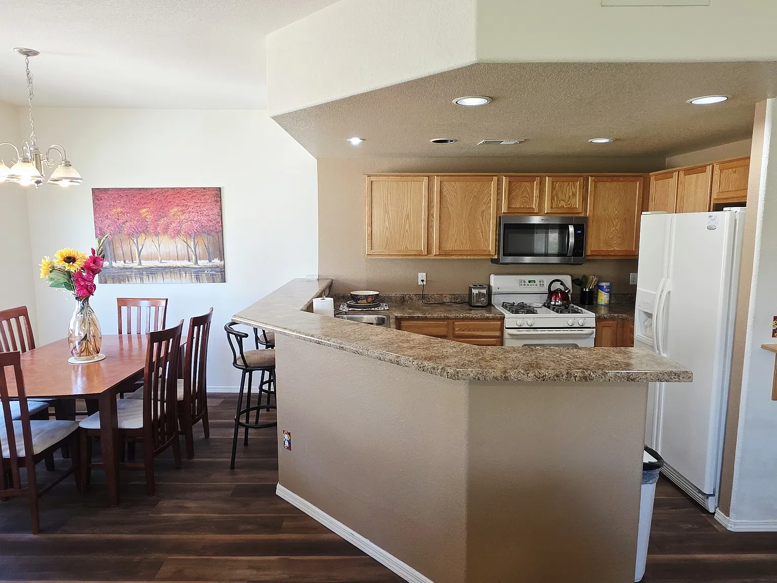 3 bed, 1235 sqft, $2,325 — Photo 4