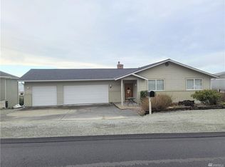 281 Grandview Ave, Camano Island, WA 98282