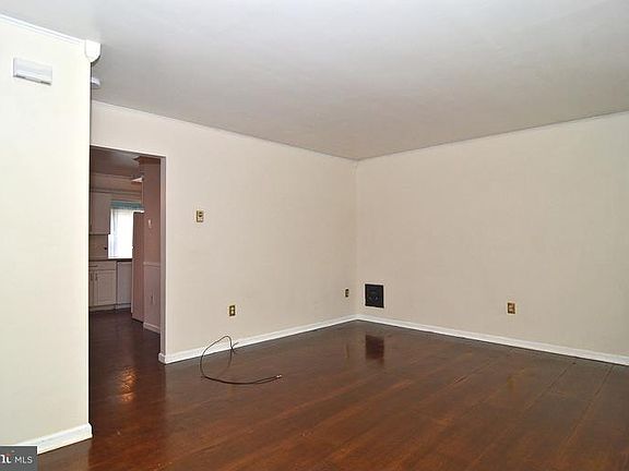 4th image of 534 E Linden St