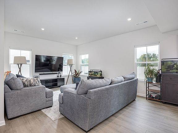 5th image of 4408 Fairlight Ln