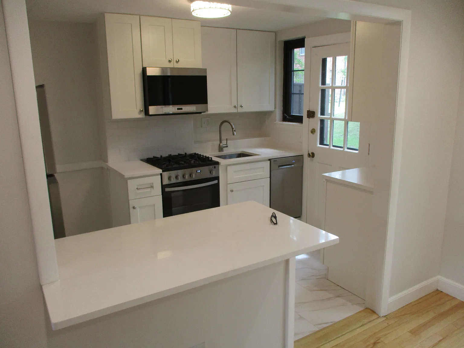 2 bed, 874 sqft, $2,800 — Photo 2