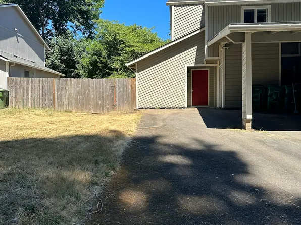 605 Andrew St #A, Newberg, OR 97132