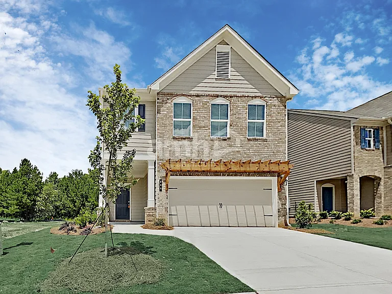 693 Woodall Rd — Photo 1