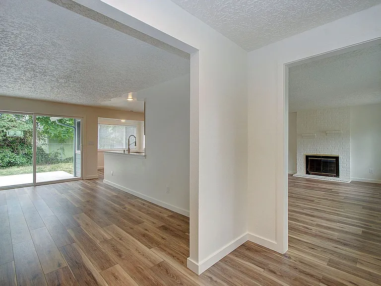 14317 SE 14th St — Photo 6