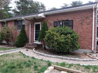 17 Dry Hollow Ln, Mashpee, MA 02649